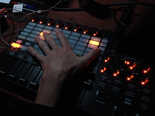 hand doesnt reach all the way accross