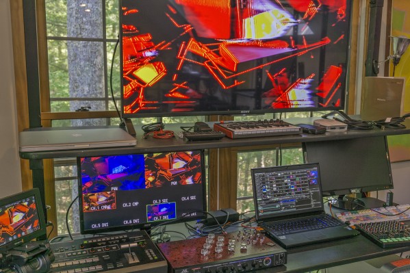 VJ_Desk.jpg